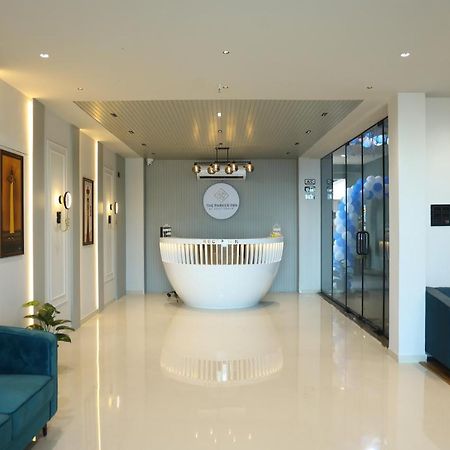 Hotel The Parker Inn By Kbnt Group Surat Exterior foto