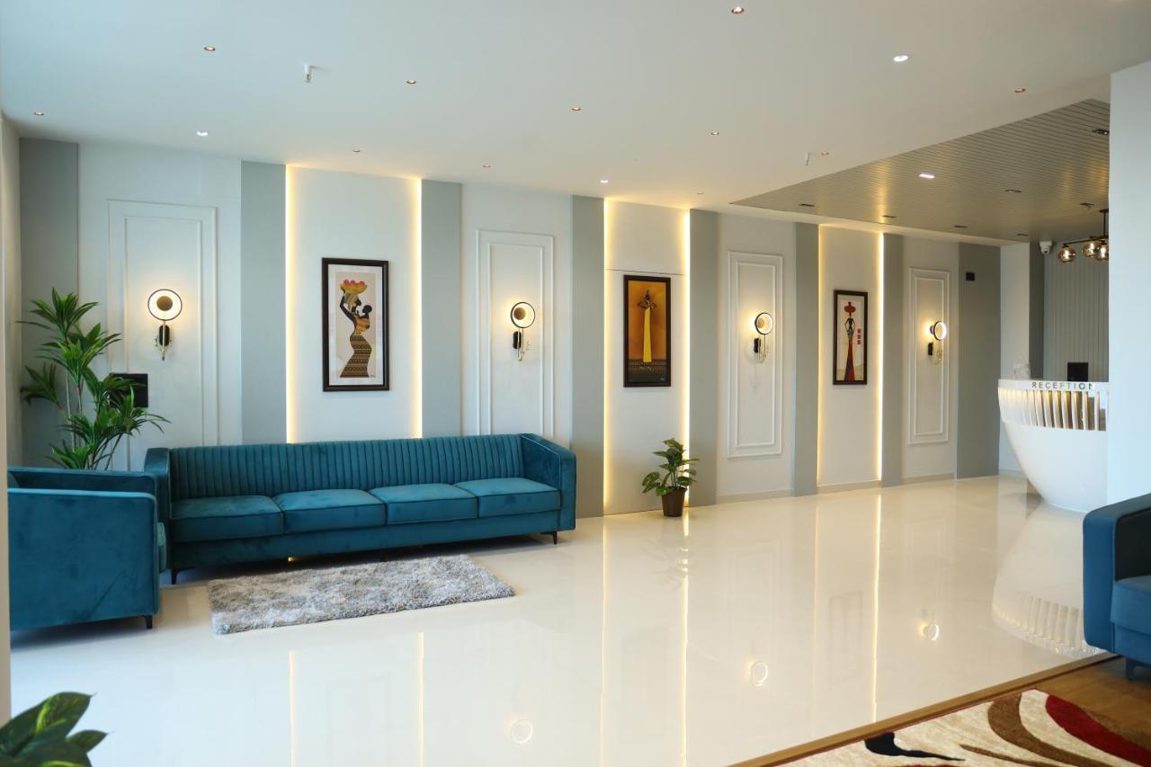 Hotel The Parker Inn By Kbnt Group Surat Exterior foto