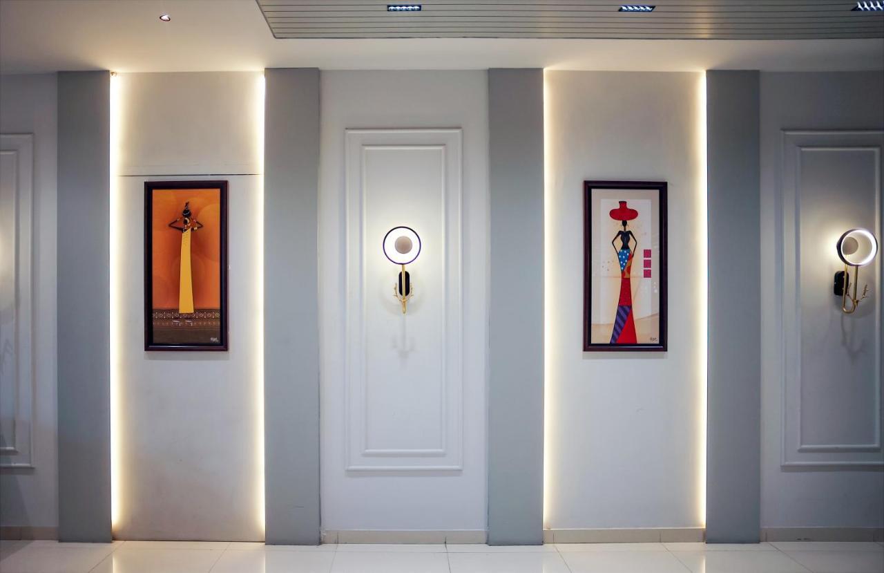 Hotel The Parker Inn By Kbnt Group Surat Exterior foto
