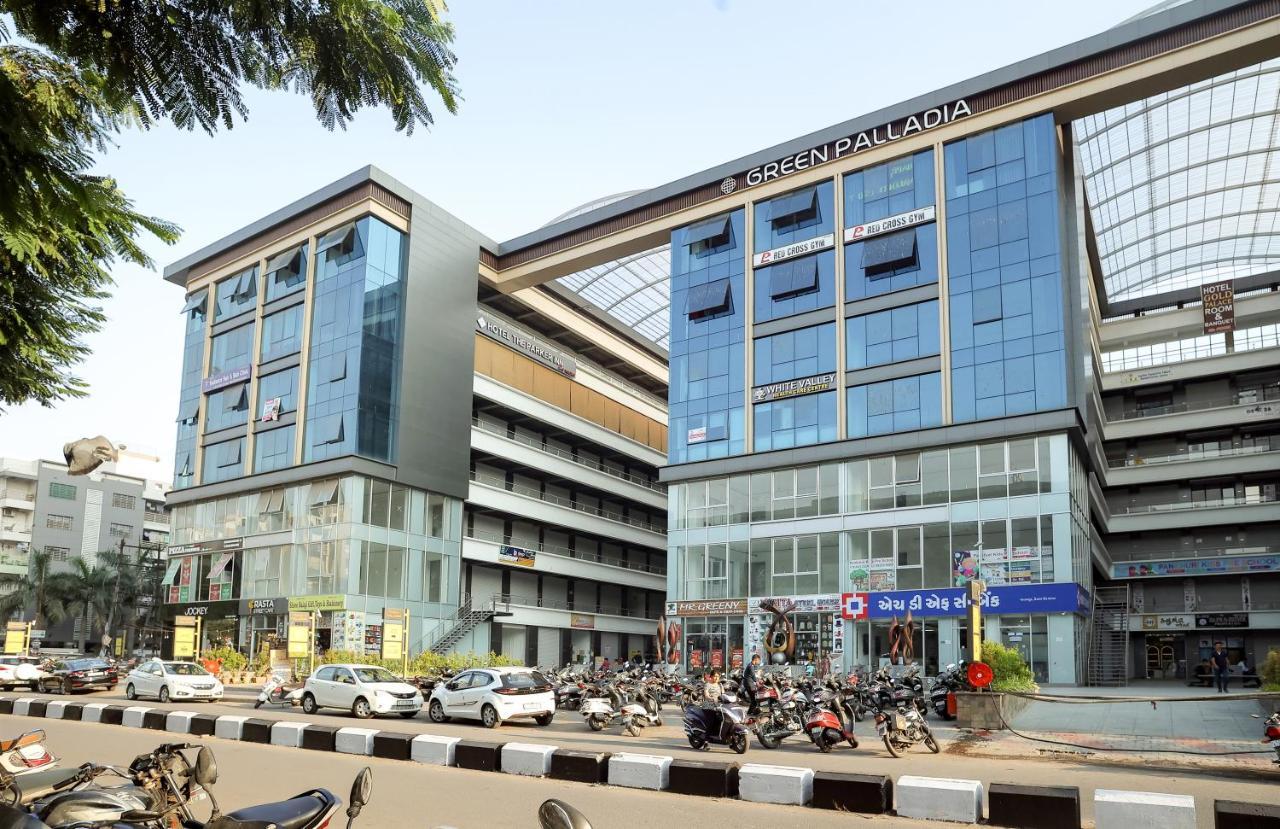Hotel The Parker Inn By Kbnt Group Surat Exterior foto