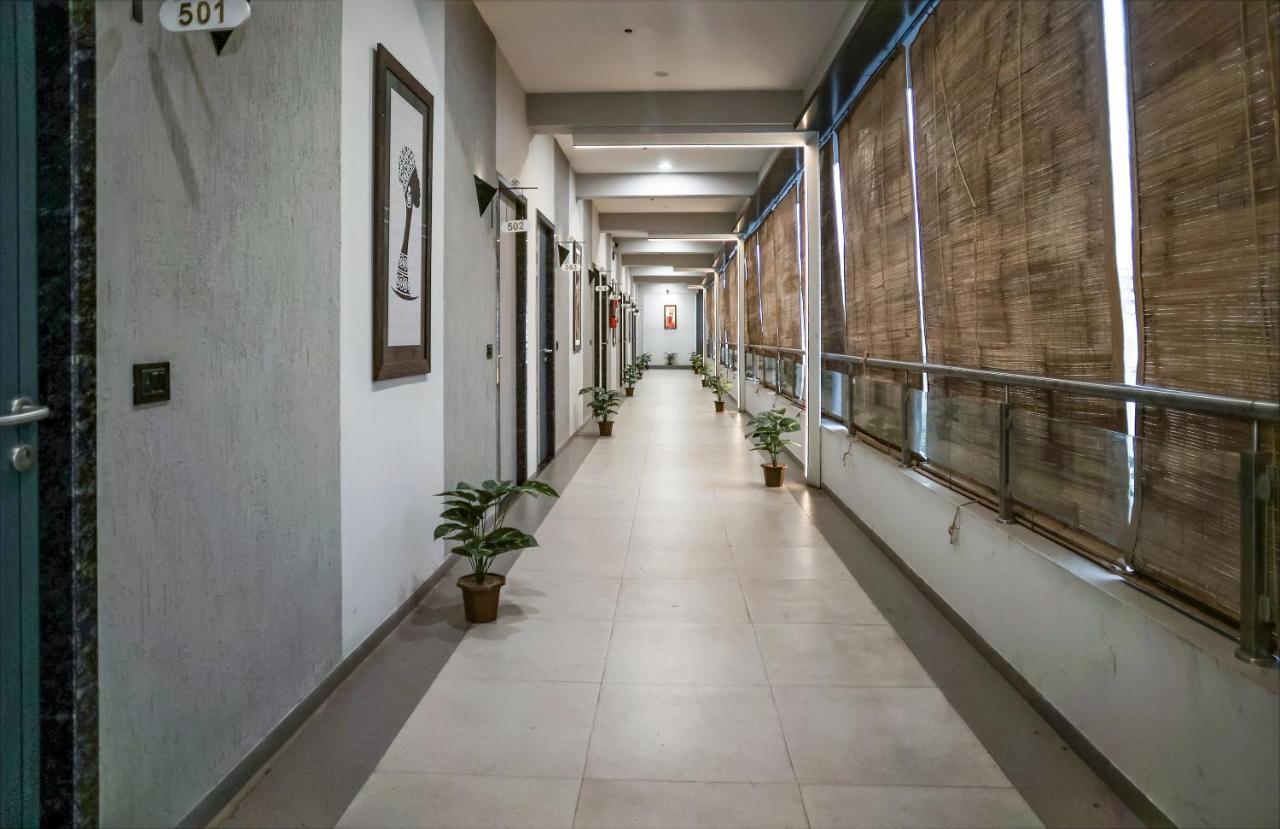 Hotel The Parker Inn By Kbnt Group Surat Exterior foto
