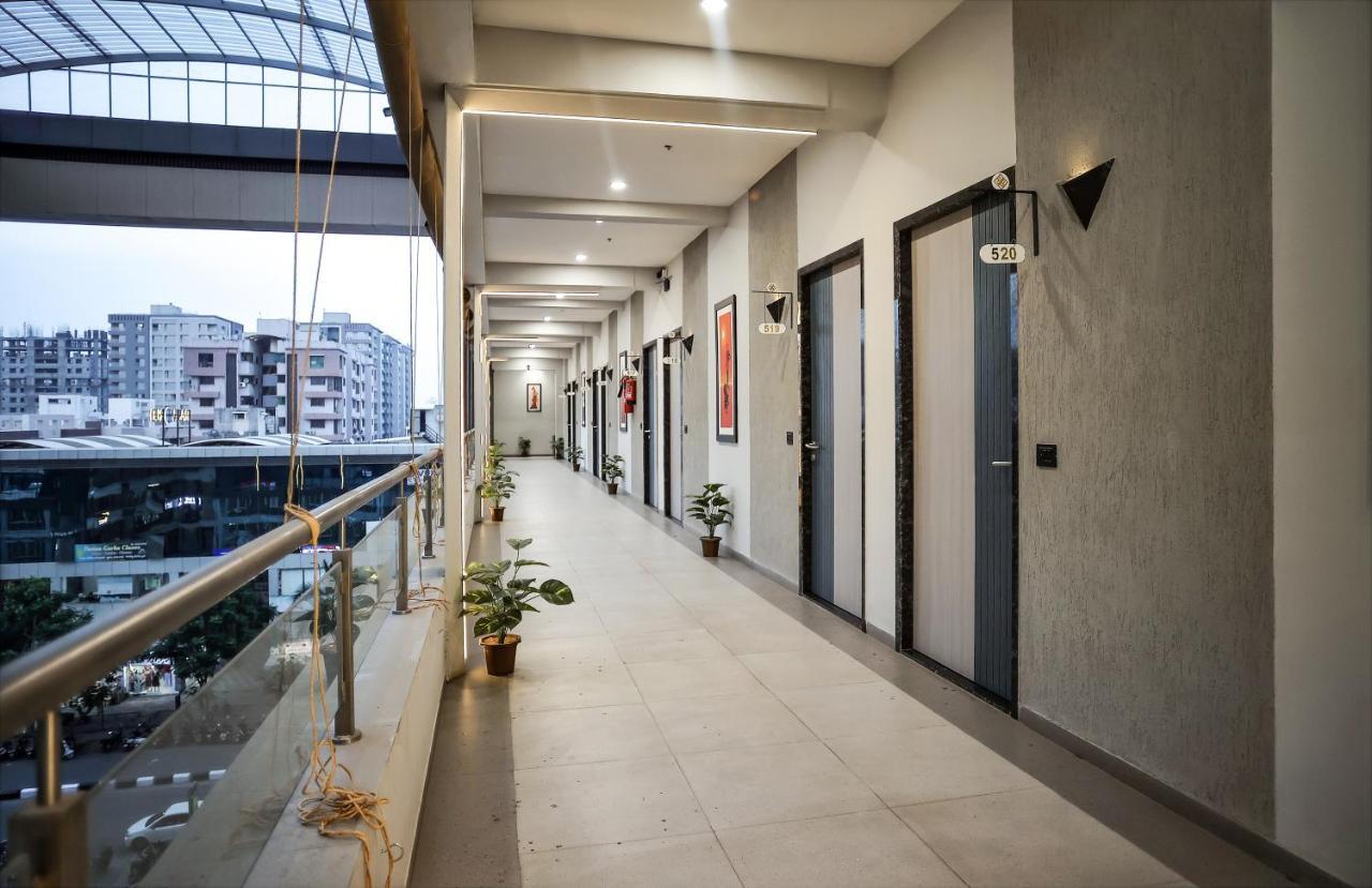 Hotel The Parker Inn By Kbnt Group Surat Exterior foto
