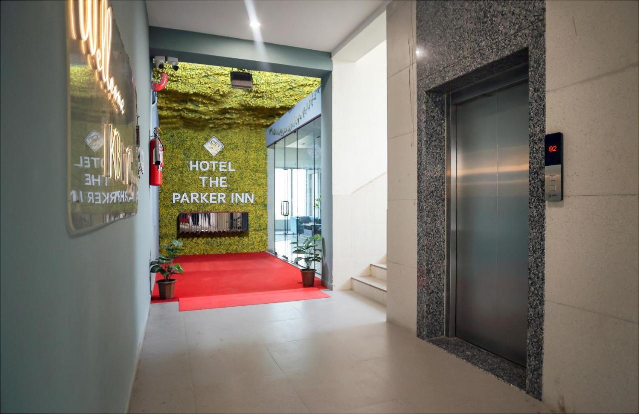 Hotel The Parker Inn By Kbnt Group Surat Exterior foto