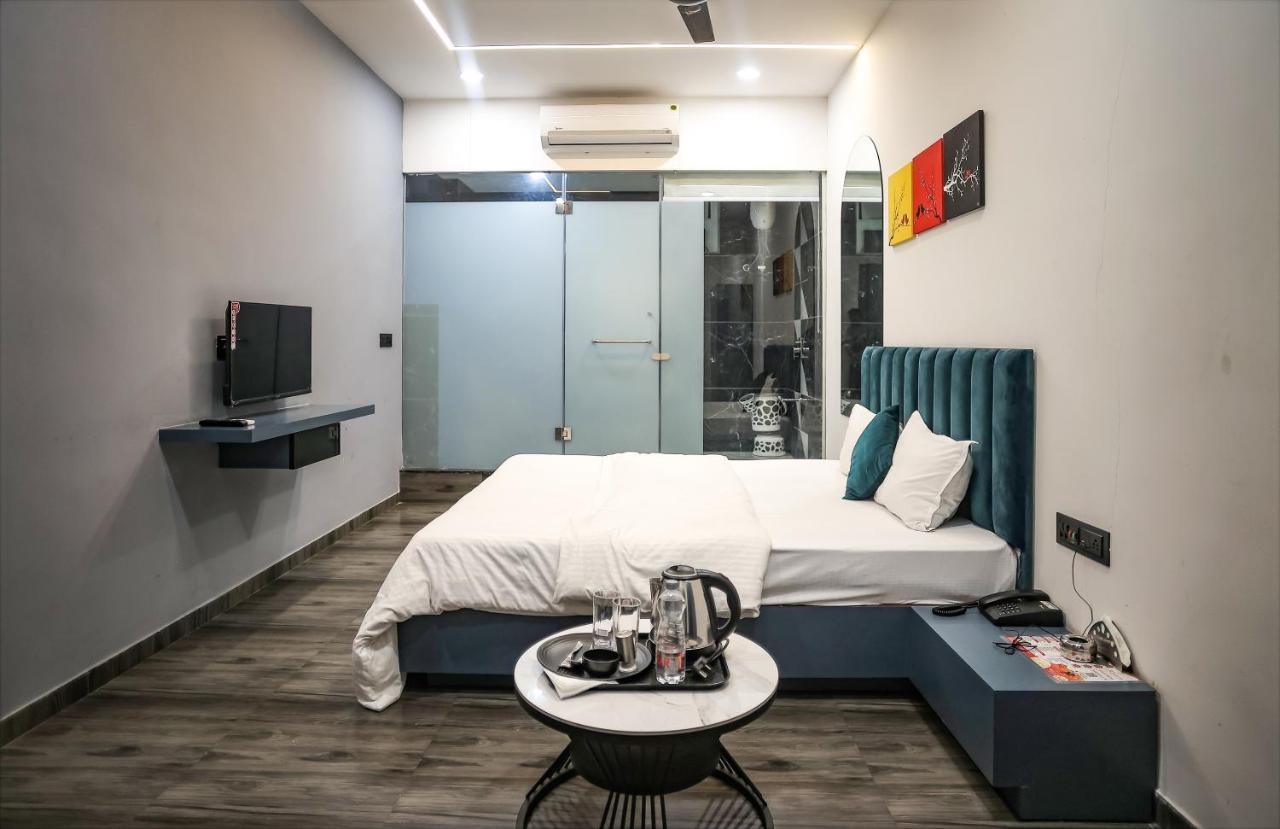 Hotel The Parker Inn By Kbnt Group Surat Exterior foto