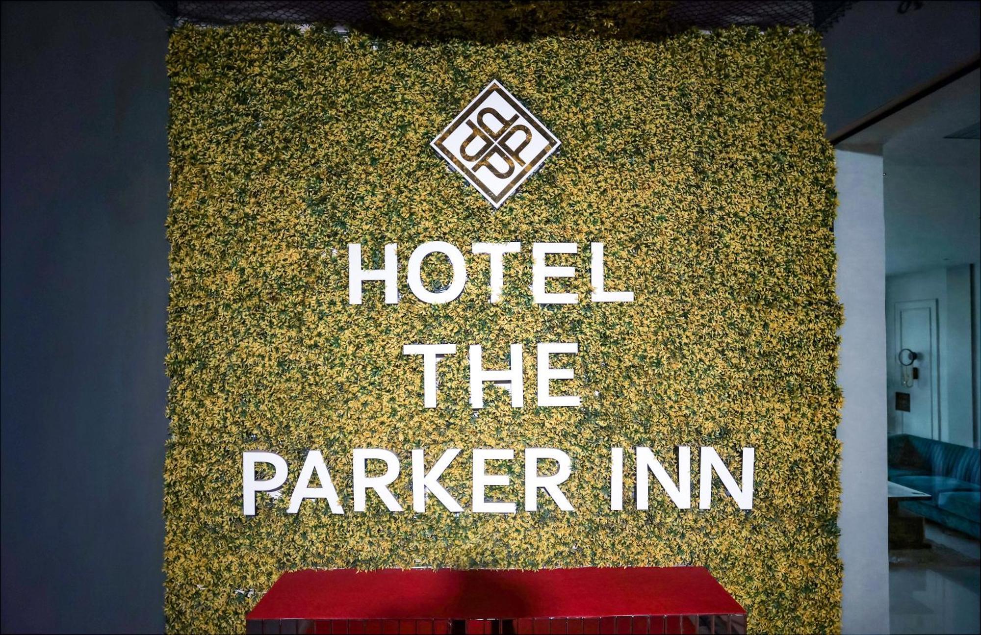 Hotel The Parker Inn By Kbnt Group Surat Exterior foto